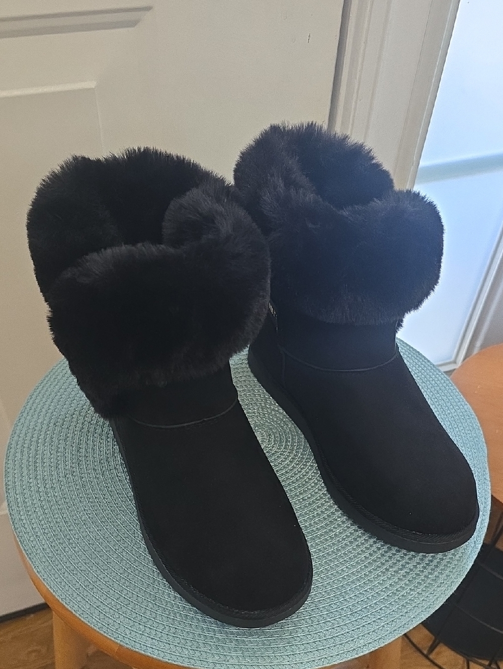 Juicy Couture Brand Women's Black Short Winter Boot with Black Faux Fur Size 6
